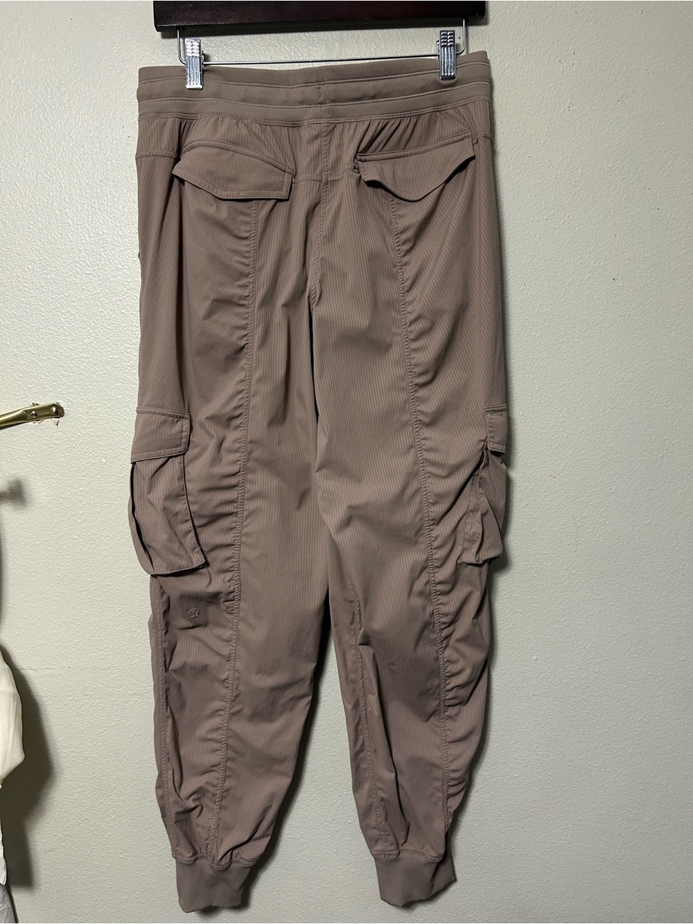 Lululemon Dance Studio Relaxed Fit Mid Rise Cargo Pant Light Ivory Taupe Size M - Picture 5 of 10